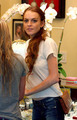 Lindsay Shopping with Allie - lindsay-lohan photo
