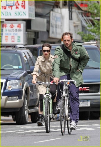  Rachel McAdams & Josh Lucas out bicycling, kuendesha baiskeli