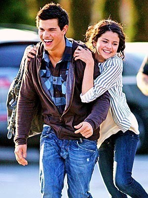  Taylor & Selena