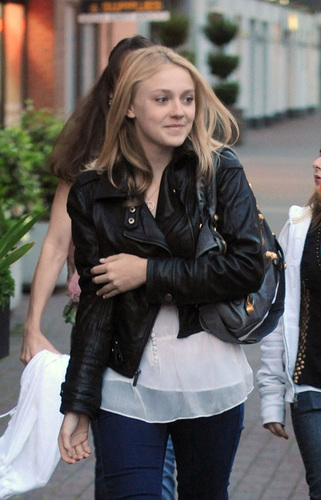  Dakota Fanning with Rachelle Lefevre out at Blue Cafe - May 8