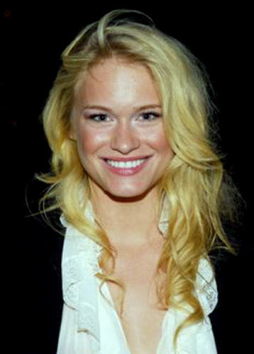  Lily Montgomery played por Leven Rambin