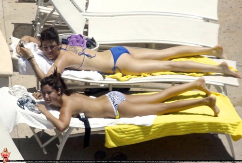 Ashley relaxes poolside at her Miami hotel with friends - May 11