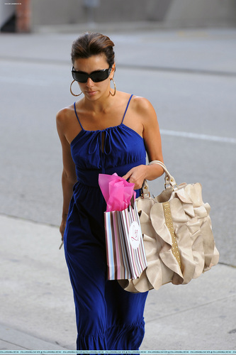  Eva Longoria Parker does some shopping in Beverly Hills - 11 May 2009