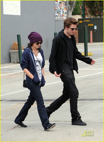  Rob in Beverly Hills With ?
