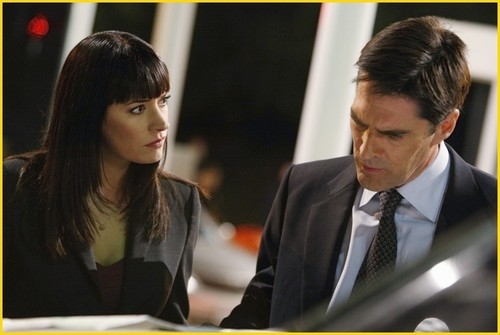  Emily & Hotch- 4x25/4x26- To Hell and Back