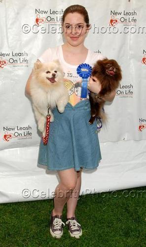  Jennifer @ the 8th Annual Nuts for Mutts Dog mostrar