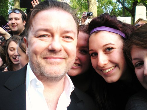  Me (x-missmckena-x) and my mga kaibigan with Ricky Gervais