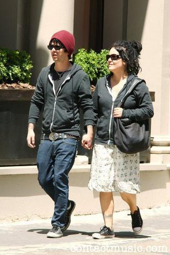 Billie Joe & Adrienne in SoHo, New York (20/5/09)