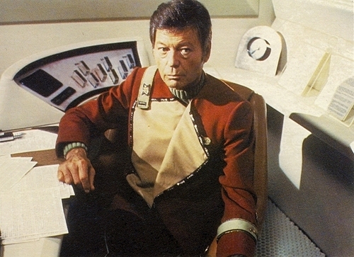  Leonard "Bones" McCoy - stella, star Trek III