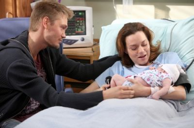 http://images2.fanpop.com/images/photos/6300000/Lucas-and-Peyton-and-Sawyer-leyton-and-baby-lp-6305398-400-264.jpg