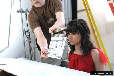  Demi on the set of her musique video Lo Que Soy