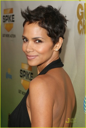  Halle at the Spike TV’s 2009 “Guys Choice” Awards