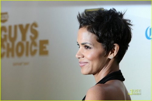  Halle at the Spike TV’s 2009 “Guys Choice” Awards