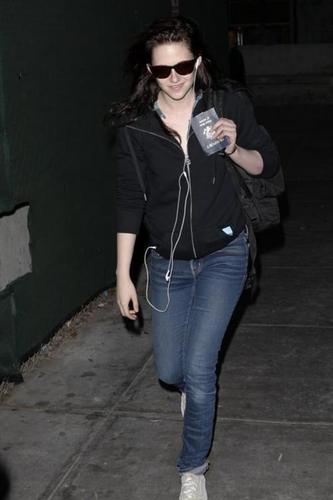  Kristen Stewart arriving back in LA