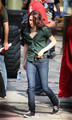 Kristen with Robert on the set of “New Moon” - 27 May - twilight-series photo