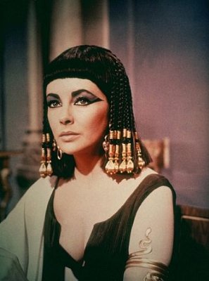  Elizabeth Taylor in Cleopatra