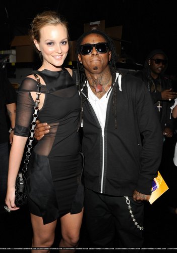  Leighton at 音乐电视 Movie Awards/ Backstage with Miley Cyrusand Lil Wayne