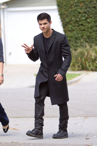  Taylor Lautner at his चित्र shoot in L.A.