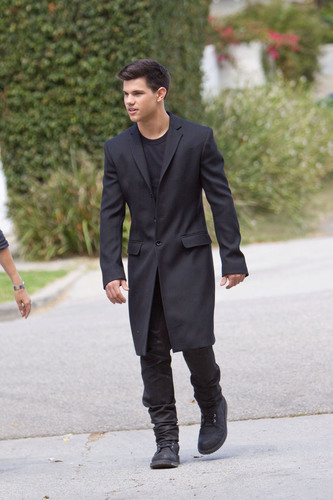  Taylor Lautner at his 사진 shoot in L.A.