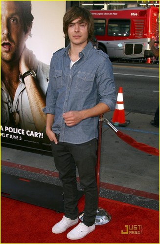  Zac @ The Hangover Premiere Hollywood