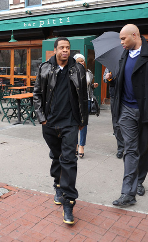  beyonce and jay_z out at Bar Pitti