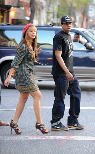  beyonce and jay_z shopping in NYC