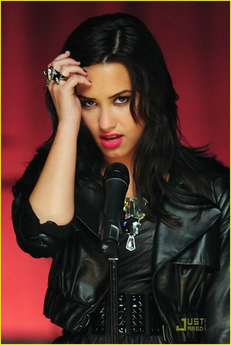  Demi Lovato musik video shoot for “Here We Go Again"