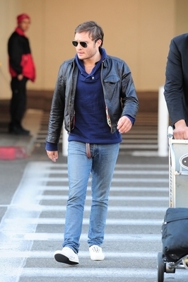  Ed Westwick flies into LAX Airport