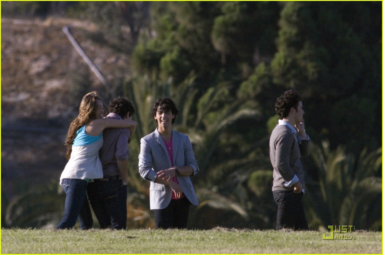 http://images2.fanpop.com/images/photos/6600000/Jonas-Brother-s-Video-Shoot-video-for-Send-It-On-miley-cyrus-and-nick-jonas-6607215-1222-814.jpg