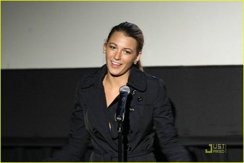  Blake Lively Is A Woman In Film and 电视