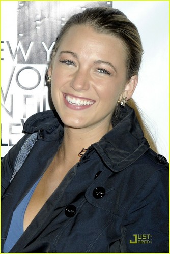  Blake Lively Is A Woman In Film and 电视