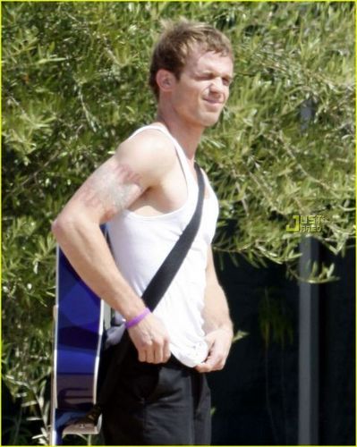 Cam On Set Of Easy A.
