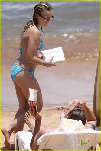  Kristen ঘণ্টা in Bikini Bliss