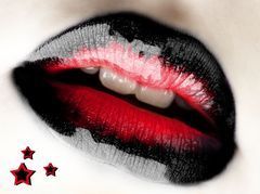  red n black lipgloss