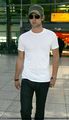 Chace Crawford in the London airport - chace-crawford photo