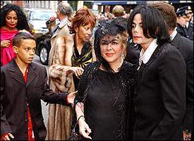  Elizabeth With Michael Jackson
