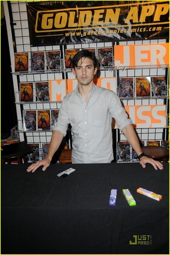  Milo at Golden सेब Comics in L.A. (June 27).