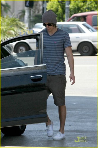  Zac in Hollywood
