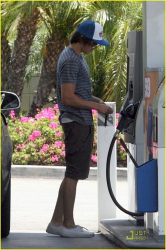  Zac in Hollywood
