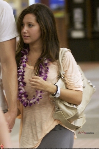 Ashley arrives in Hawaii