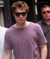Bloodied Robert Pattinson on New York Set - robert-pattinson photo