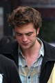Bloodied Robert Pattinson on New York Set - robert-pattinson photo