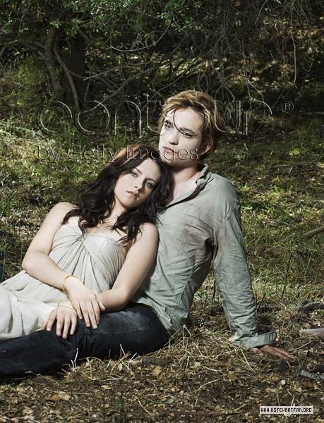 http://images2.fanpop.com/images/photos/6900000/Entertainment-Weekly-Outtakes-twilight-series-6976941-459-600.jpg