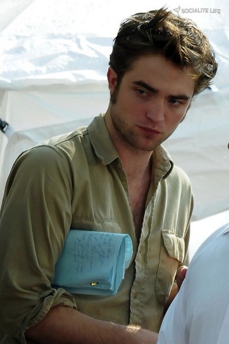 Robert Pattinson on Remember Me Set