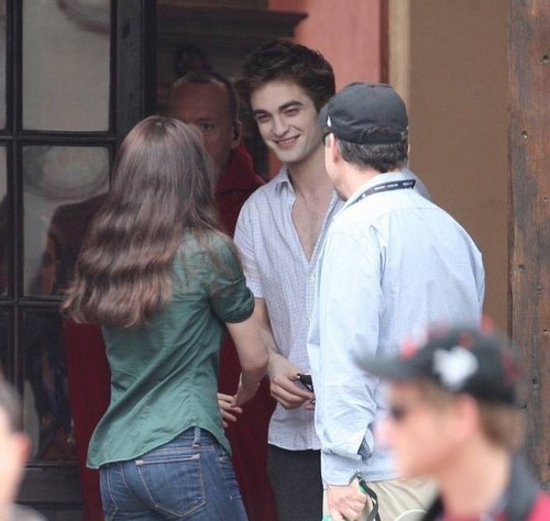  Robsten -The way He looks at Her...Offscreen!!!