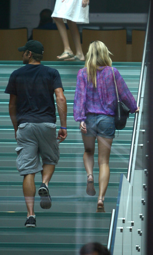  Andy Roddick and Brooklyn Decker shopping in NYC