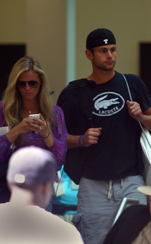  Andy Roddick and Brooklyn Decker shopping in NYC