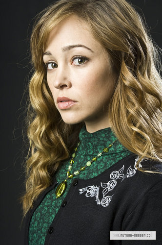  Autumn Reeser promotional pictures for The Mất tích Boys