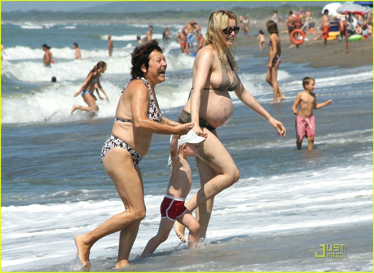 Обнаженная Женщина Пляже Ребенка