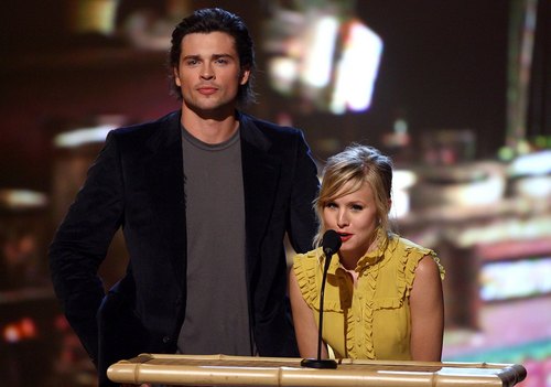 Smallville cast with Kristen Bell